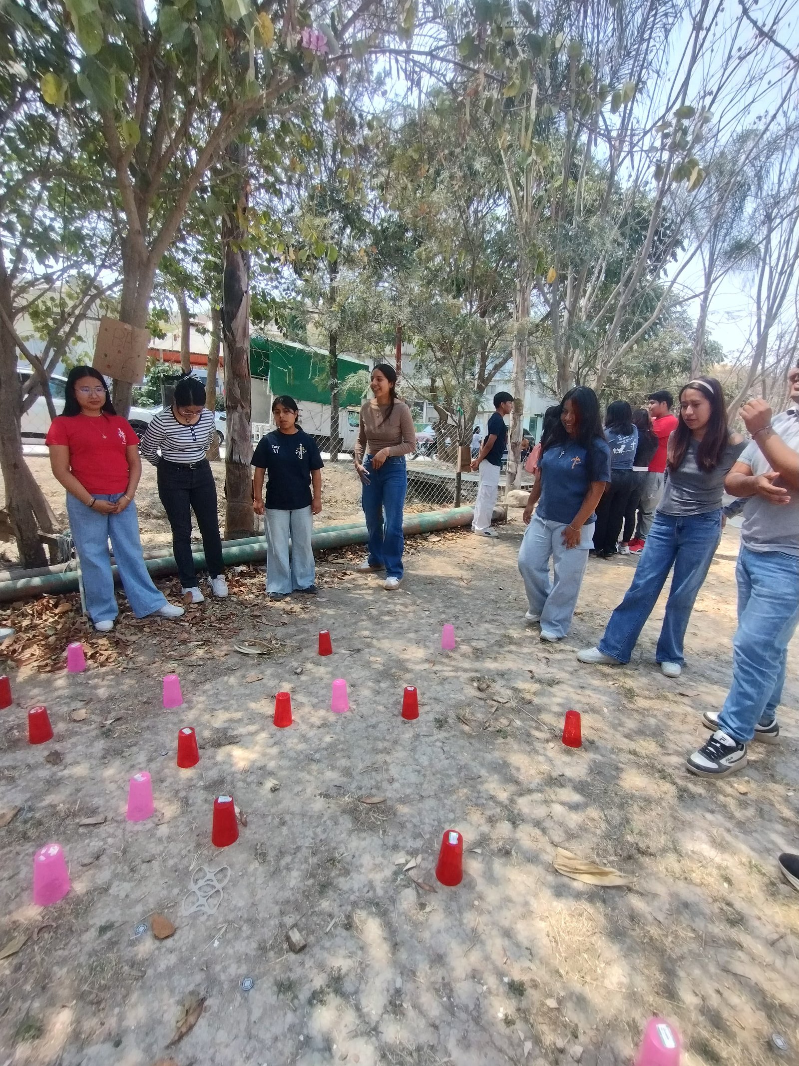 Jóvenes del MFC Juvenil participando en dinámica grupal